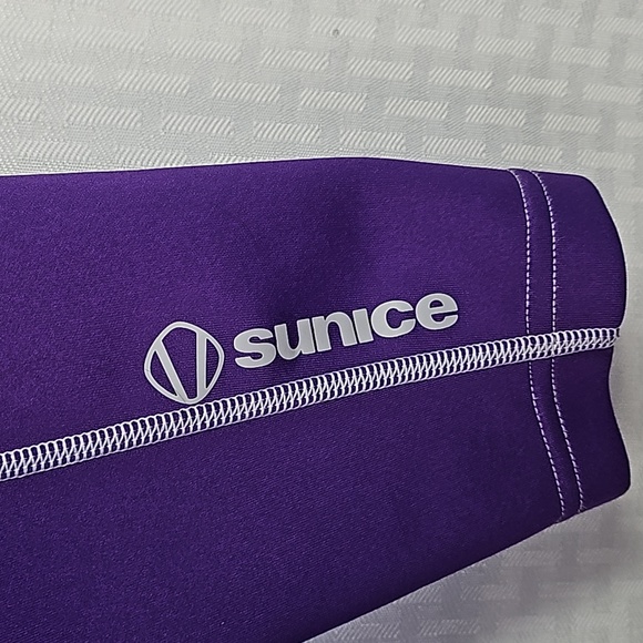 Sunice Alum half zip lightweight pullover Size Large Excellent condition - Picture 2 of 6